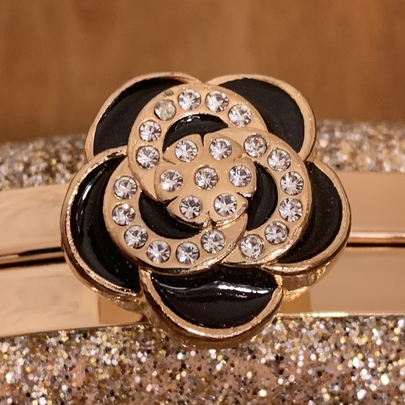 Women's Gold Sparkle NWOT
Embellished Crossbody Clutch Bag - Picture 3 of 7